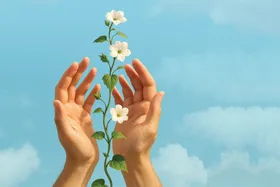 ظرفیت بی&zwnj;&lrm;بدیل دعا در حل مسائل جامعه | دعا کلید گشایش ابواب رحمت است