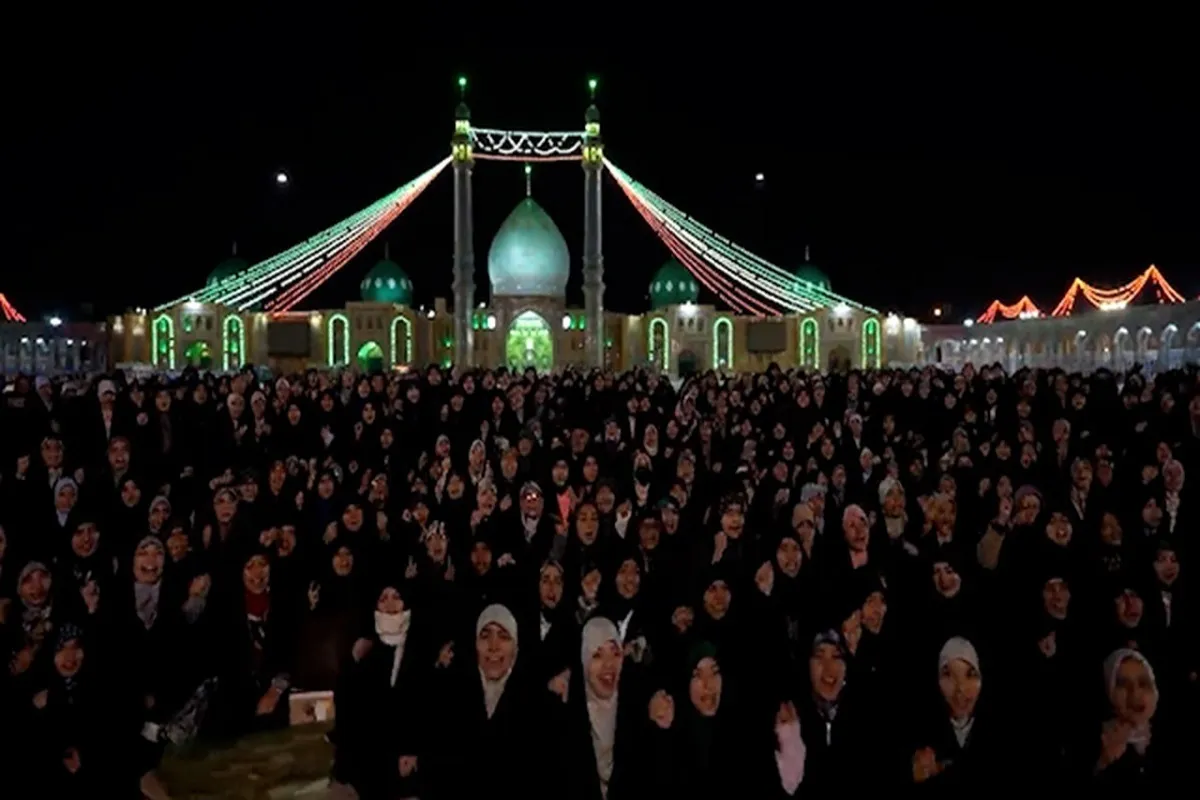 ۱۱۰۰ دانش‌آموز معتکف مسجد جمکران علیه ترامپ رجزخوانی کردند + فیلم