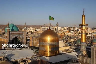عکس‌هایی از مراسم تعویض پرچم گنبد حرم امام رضا (ع) (۱۷ شهریور ۱۴۰۳)