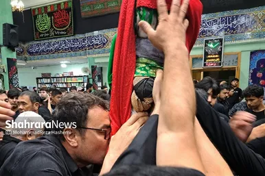 عکس‌هایی از مراسم علم‌کِشی مهاجران افغانستانی در مشهد (۲۳ تیرماه ۱۴۰۳)