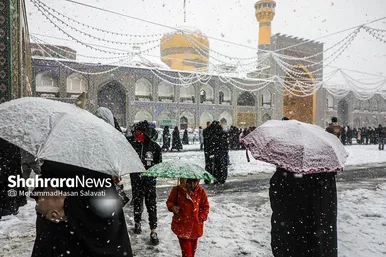 بارش برف در حرم مطهر رضوی