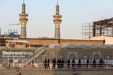 عکس‌هایی از مراسم تعویض پرچم گنبد حرم امام رضا (ع) (۱۷ شهریور ۱۴۰۳)