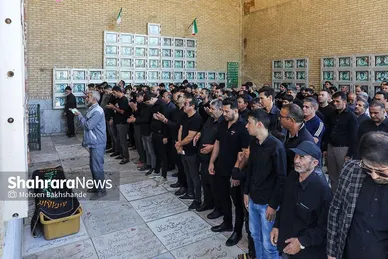 عکس‌هایی از تشییع پیکر پدر خداداد عزیزی در مشهد