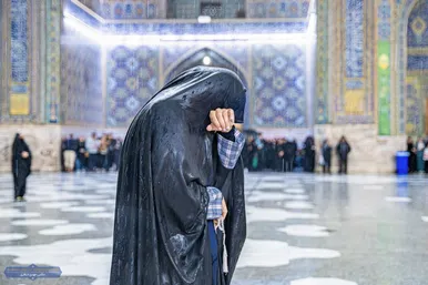 تصاویری از حال و هوای زائران زیر باران شدید امروز در حرم امام رضا (ع) | ۲۶ اردیبهشت ۱۴۰۳