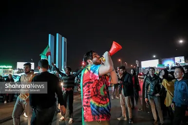 شادی مردم مشهد بعد از برد تیم ملی ایران