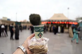 توزیع ۱۲ هزار وعده صبحانه گرم در حرم مطهر امام رضا(ع) همزمان با میلاد پیامبر (ص)