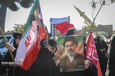 گزارش تصویری | تشکیل بزرگترین زنجیره انسانی جان فدا توسط مردم و دانشجویان مشهدی در دانشگاه فردوسی