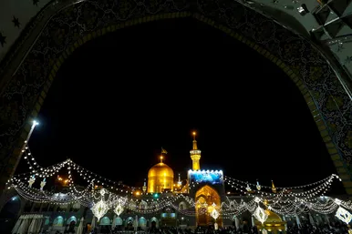 چراغانی حرم مطهر امام رضا (ع) به مناسبت مبعث پیامبر (ص)