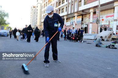نظافت و رفت و روب معابر نجف اشرف توسط پاکبانان مشهدی در روز اربعین