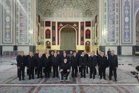 همخوانی پیرغلامان اهل&zwnj;بیت (ع) در جوار حرم مطهر رضوی + فیلم
