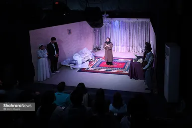 گزارش تصویری | نمایش «شربت زعفران، آویشن، پونه و چند قطره روغن گل مغربی»