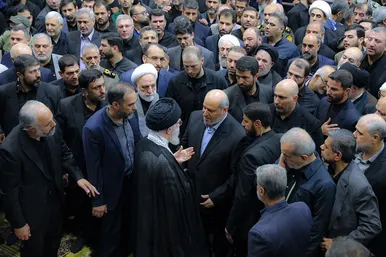 عکس‌هایی از اقامه نماز رهبر انقلاب بر پیکر مجاهد بزرگ شهید اسماعیل هنیه