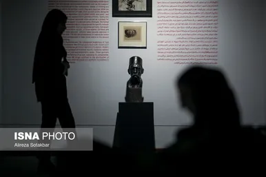 عکس‌هایی از نمایشگاه «چشم در چشم: پرتره در هنر مدرن و معاصر»