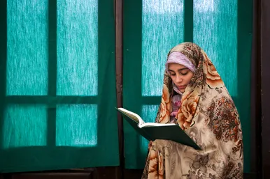 مراسم معنوی اعتکاف بانوان در حرم مطهر رضوی