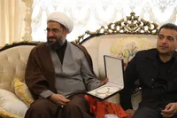 اهدای طلا به جبهه مقاومت توسط همسر جانباز همدانی