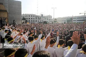 نوجوانان مهاجر افغانستانی در مشهد &laquo;سلام فرمانده&raquo; را خواندند + فیلم