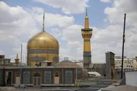 ویدئو| تنظیف و شست و شوی گنبد مطهر امام‌رضا(ع) در آستانه عید سعید غدیر خم