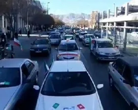 حضور مردم در راهپیمایی خودرویی ۲۲ بهمن در مشهد