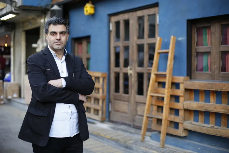گپ‌وگفت با محسن اسلام‌زاده، مستندساز مشهدی درباره «زندگی میان پرچم‌های جنگی»
