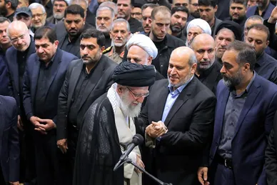 عکس‌هایی از اقامه نماز رهبر انقلاب بر پیکر مجاهد بزرگ شهید اسماعیل هنیه