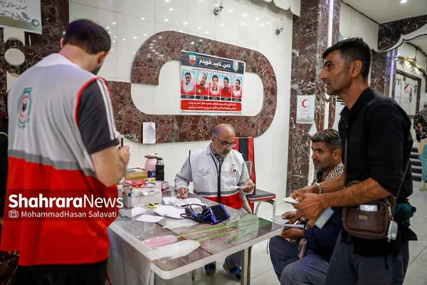 خدمت امدادگران هلال احمر مشهد در  قلب نجف + عکس