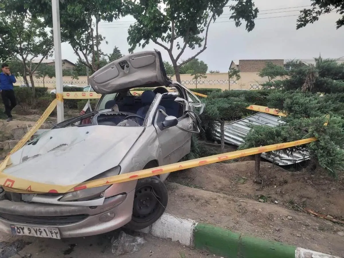 تصادف و واژگونی ۲۰۶ در بزرگراه میثاق مشهد با ۲ مصدوم محبوس (۲۷ اردیبهشت ۱۴۰۵)