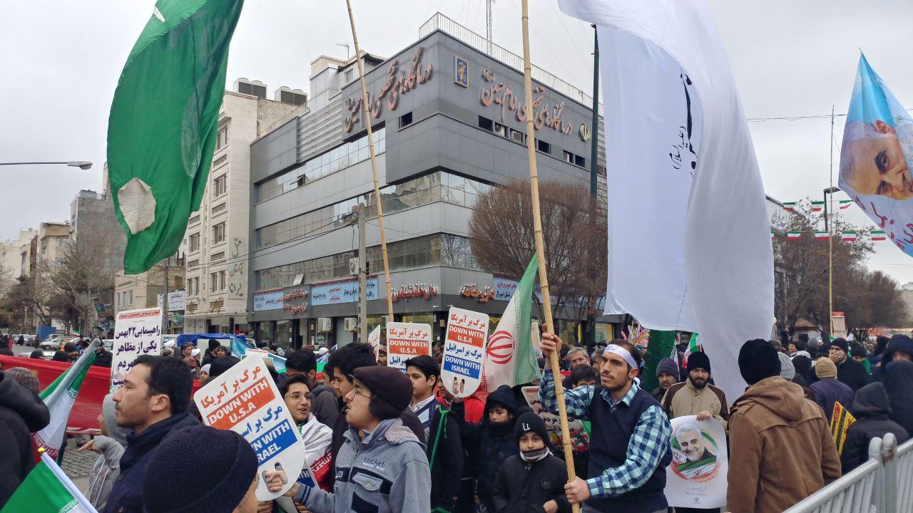 آغاز چهل و یکمین حضور پرشور مردم انقلابی مشهد در راهپیمایی ۲۲ بهمن