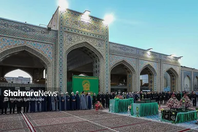 عکس‌هایی از مراسم تعویض پرچم گنبد حرم امام رضا (ع) (۱۷ شهریور ۱۴۰۳)