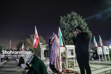 گزارش تصویری | مراسم احیای سومین شب قدر در جوار گلزارشهدای بهشت‌رضا(ع) (۳ فروردین ۱۴۰۴)