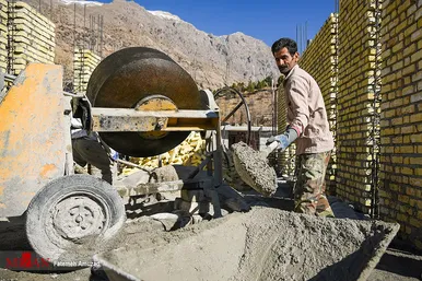 زندگی در سی سخت یک سال پس از زلزله