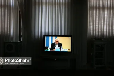 تماشای اولین مناظره انتخاباتی نامزد های ریاست جمهوری