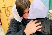 وداع تلخ دانش‌آموزان دختر با مدرسه | ۸۰۰ روز از تعطیلی مدارس دخترانه در افغانستان گذشت