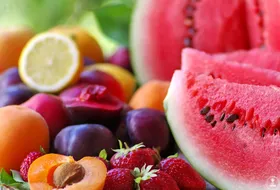 میوه&zwnj;های فصل را امروز در مشهد با چه قیمتی بخریم؟ (۱۱ تیر ۱۴۰۳)