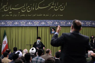 دیدار شاعران و اساتید ادبیات فارسی با رهبر انقلاب