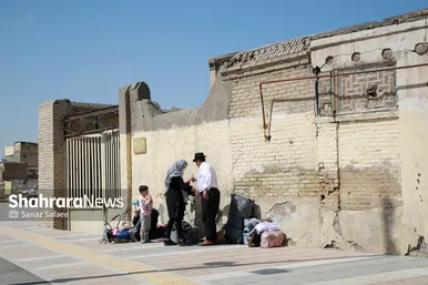 حضور زائران نوروزی در خیابانهای اطراف حرم مطهر رضوی