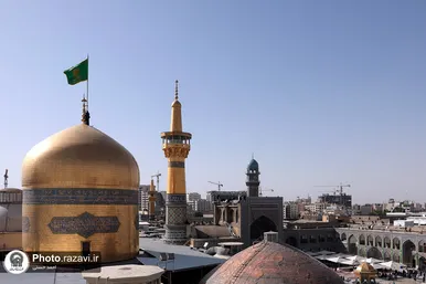 آیین تعویض پرچم گنبد حرم حضرت معصومه(س) و امام رضا (ع) به مناسبت آغاز دهه کرامت