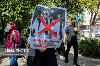 تجمع افغانستانی‌های مقیم تهران و مشهد در مقابل کنسولگری پاکستان