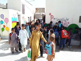 مشکل دانش&zwnj;آموزان روستا&zwnj;های اطراف مشهد در اتصال به اینترنت/ نقص در آنتن&zwnj;دهی را به شماره ۹۹۹۰ گزارش دهید