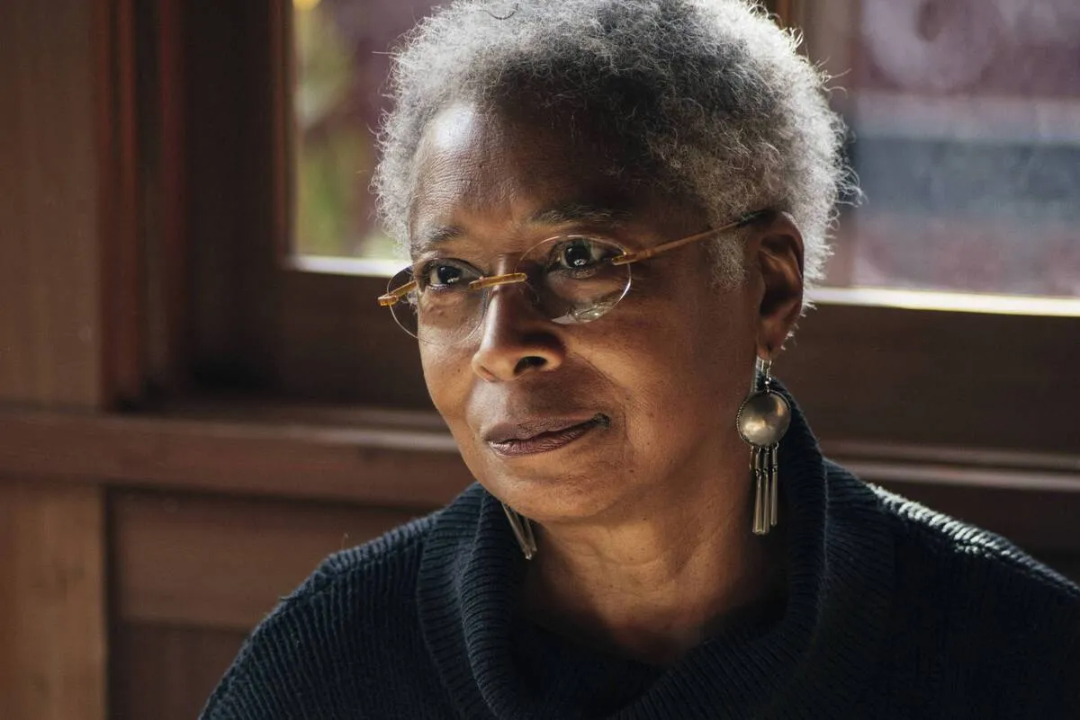 همدلی نویسنده معروف آمریکایی با غزه در شعر «اندوه» | تشبیه فلسطین به مسیح مصلوب