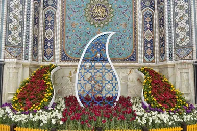 گل‌آرایی حرم مطهر رضوی در آستانه عید نوروز