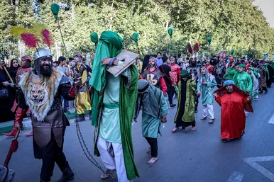 حرکت کاروان نمادین اسرای کربلا در مشهد