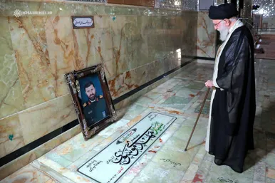 عکس‌هایی از حضور رهبر انقلاب بر مزار شهیدان امیرعبداللهیان، موسوی، جلادتی و زمانی‌نیا