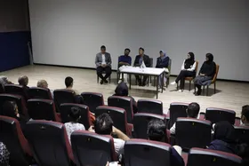 &laquo;در آغوش ایران&raquo; فرصتی برای اکران تولیدات سینمایی | نشست صمیمانه فیلم&zwnj;سازان جوان مشهدی با منیر قیدی، کارگردان سینما + فیلم