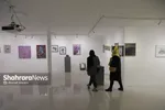 نگاهی به نمایشگاه گروهی نقاشی و حجم «هجوم»، که ادای دینی به کادر درمان است
