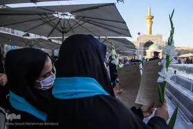 جشن فارغ&zwnj;التحصیلی دانشجویان پزشکی در حرم رضوی