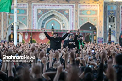 تصاویری از آئین چهارپایه خوانی عصر شهادت امام رضا (ع) در حرم مطهر رضوی