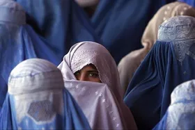 براساس دستور عمل جدید طالبان؛ زنان تنها تا ۷۲کیلومتر می&zwnj;توانند تنهایی سفر کنند