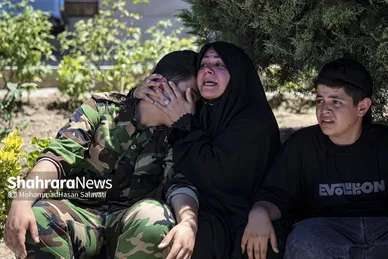 گزارش تصویری | استقبال از پیکر مطهر رهبر شهید انقلاب و خانواده ایشان در فرودگاه مشهد