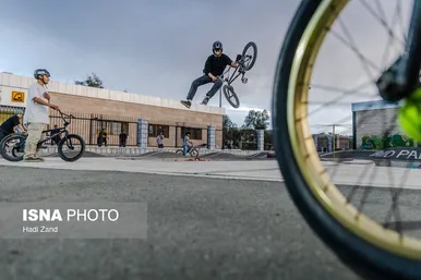 گزارش تصویری | ورزش‌های خیابانی؛ دوچرخه سواری BMX در جنوب تهران