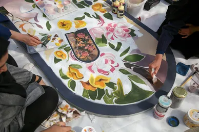 اجرای نقاشی سازه های موقت توسط هنرمندان پیشکسوت